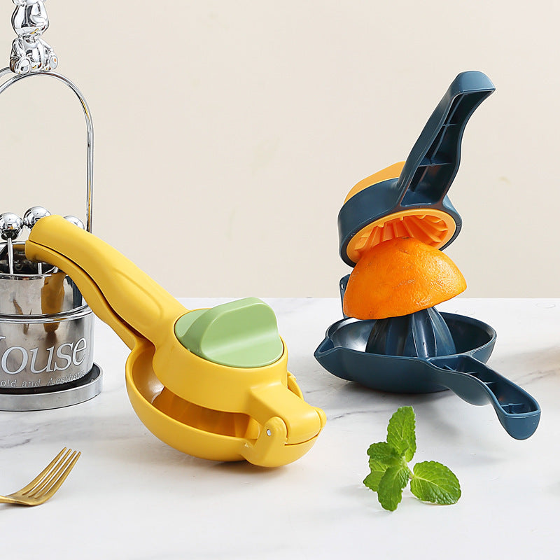 Manual juicer