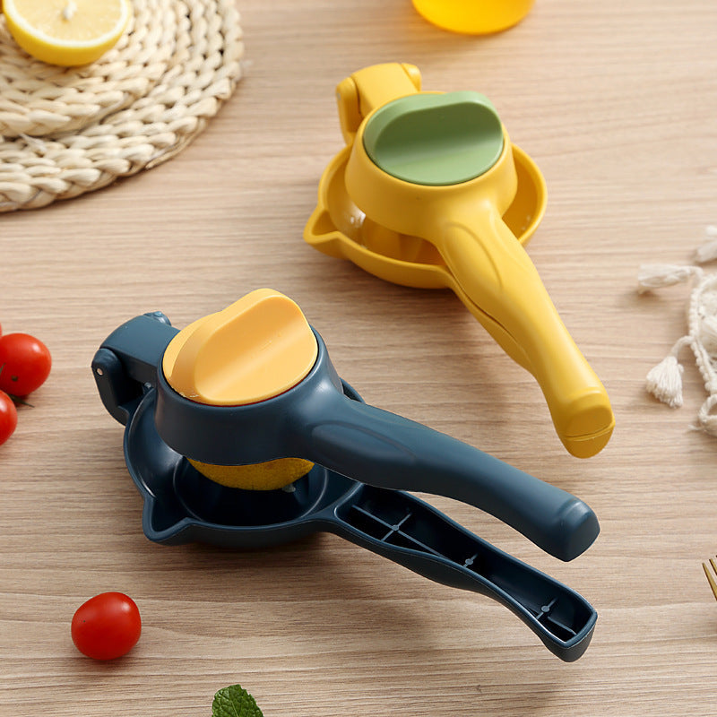 Manual juicer